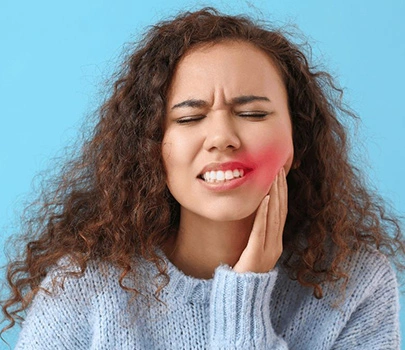 Woman toothache emergency dental care | Northshore Dental Group | Niles