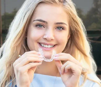 Invisalign aligner smile Park Ridge IL | Northshore Dental Group | Des Plaines